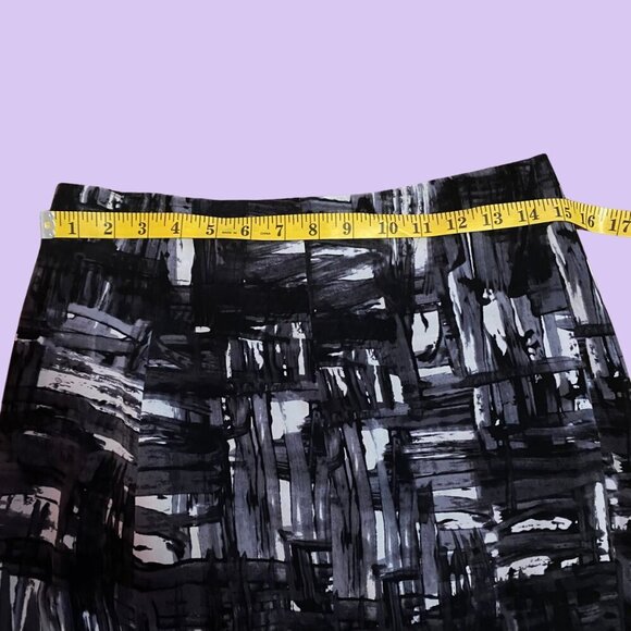 🖤 Vince Abstract Brushstroke Silk Skirt – Size 4 | Luxe Modern Mini - Picture 5 of 7